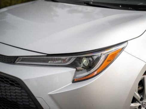 Used 2021 Toyota Corolla LE image 4