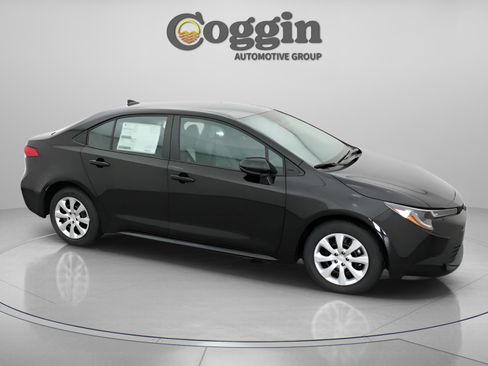 Used 2025 Toyota Corolla LE image 23