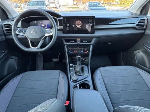 New 2026 Volkswagen Taos SE image 14