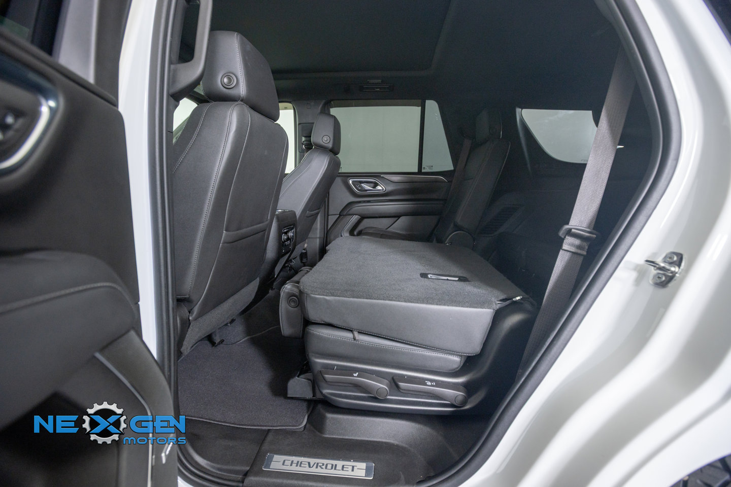 Used 2023 Chevrolet Tahoe Z71 w/ Max Trailering Package AWD/4WD image 28