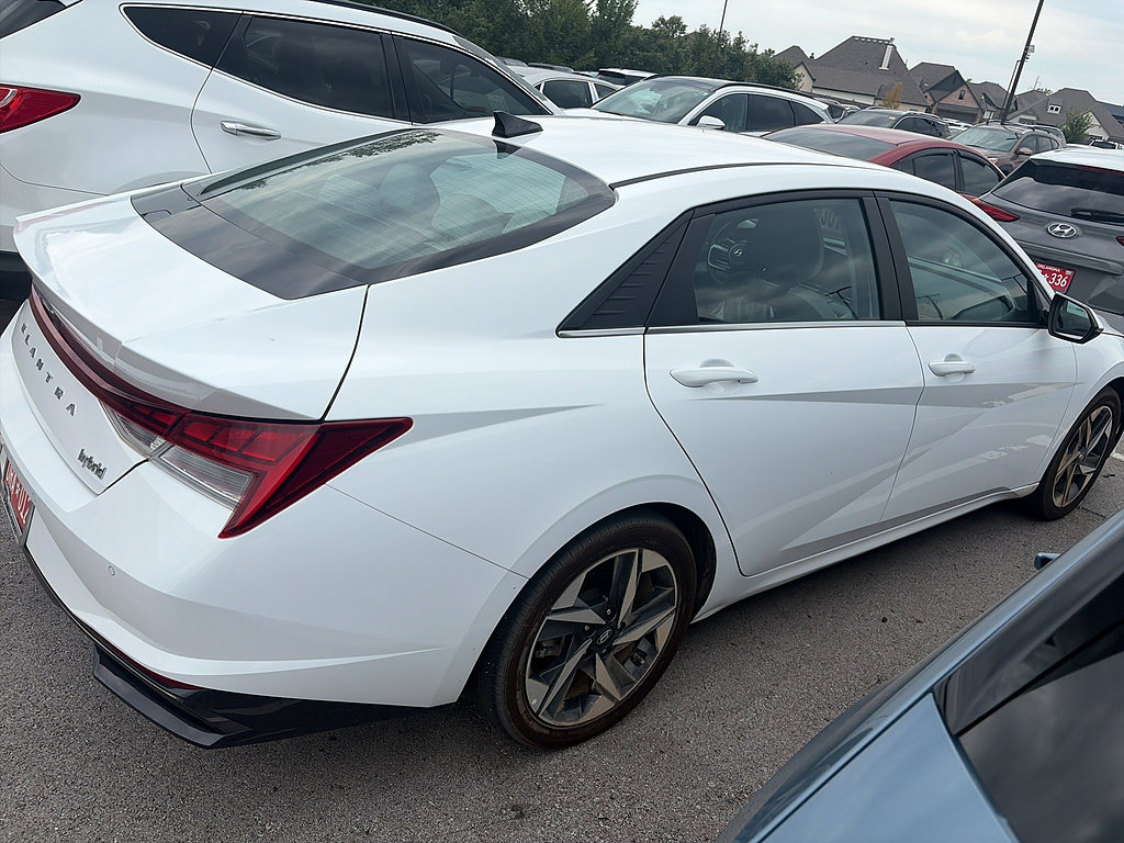 Used 2023 Hyundai Elantra Limited w/ Cargo Package FWD image 5