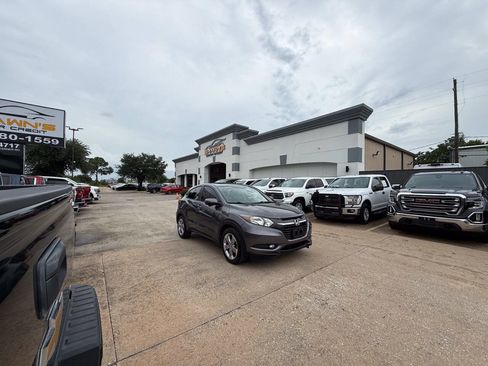 Used 2017 Honda HR-V EX image 42