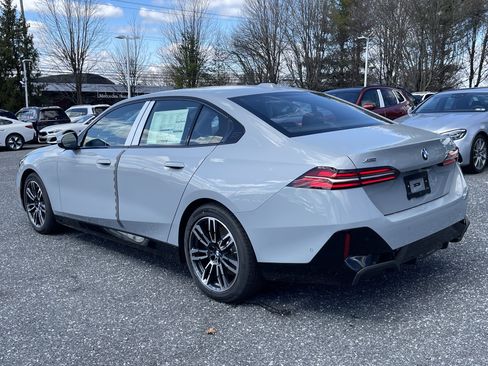 New 2026 BMW 530i xDrive w/ M Sport Package AWD/4WD image 5