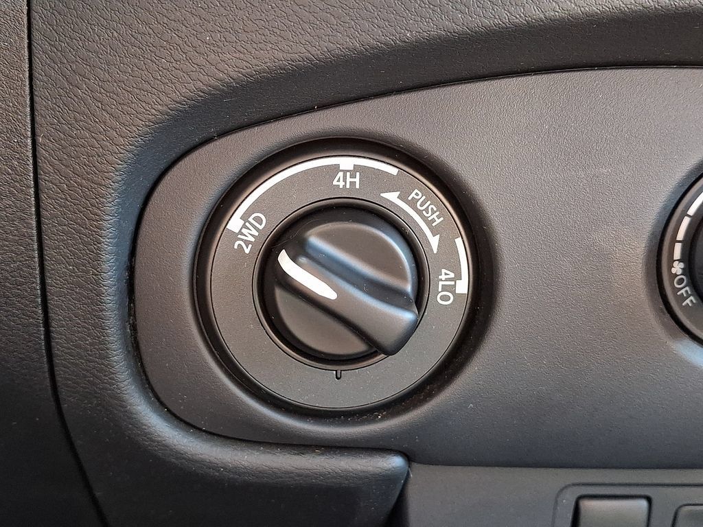 Used 2024 Nissan Frontier SV AWD/4WD image 26