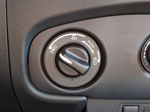 Used 2024 Nissan Frontier SV AWD/4WD image 26