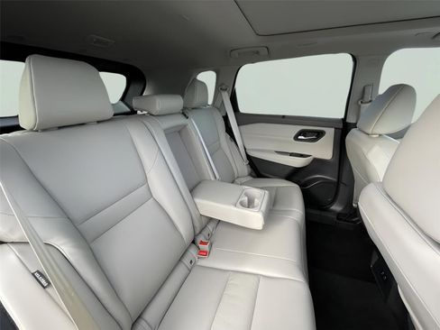 Used 2023 Nissan Rogue SV w/ SV Premium Package image 21