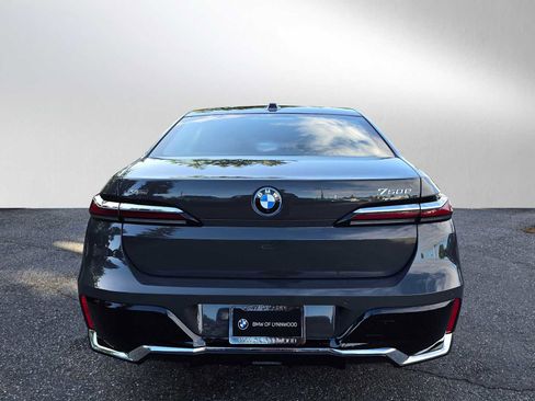 Used 2025 BMW 750e xDrive w/ Executive Package image 4