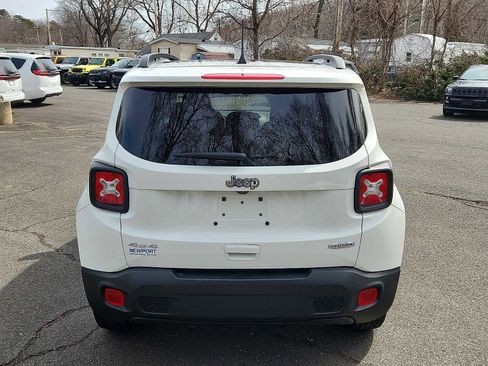 Certified 2022 Jeep Renegade Latitude w/ Sun/Sound Group image 5