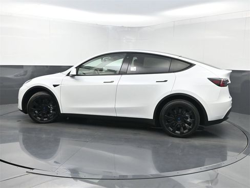 Used 2023 Tesla Model Y Long Range image 39