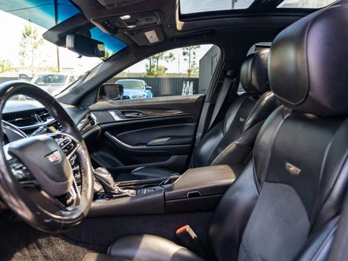 Used 2019 Cadillac CTS V w/ Luxury Package RWD image 39