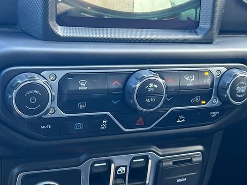 Used 2023 Jeep Wrangler Unlimited Sahara image 24