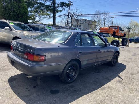 Used 1996 Toyota Camry LE FWD image 7