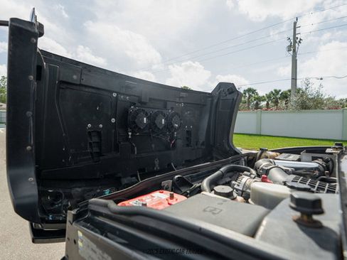 Used 2004 HUMMER H2 w/ Preferred Equipment Group image 20