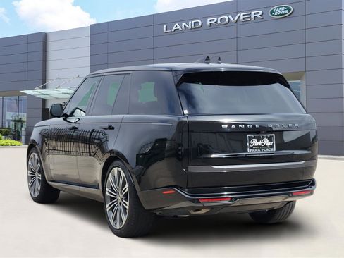 Certified 2025 Land Rover Range Rover SE image 4