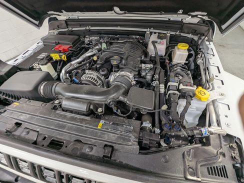 Certified 2025 Jeep Gladiator Sport AWD/4WD image 27