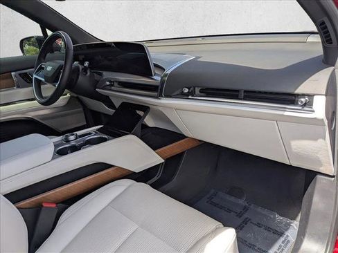 Used 2026 Cadillac Vistiq Luxury AWD/4WD image 19