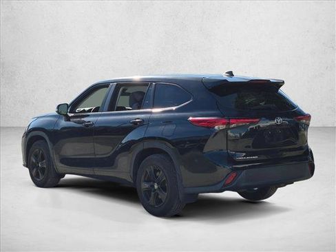 Used 2023 Toyota Highlander L FWD image 7