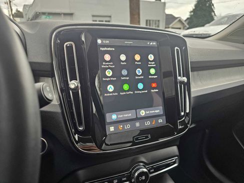 Certified 2025 Volvo XC40 B5 Core w/ Protection Package Premier image 30