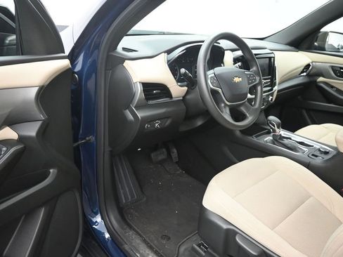 Used 2023 Chevrolet Traverse LS FWD image 10