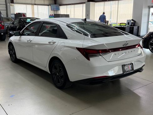 Used 2021 Hyundai Elantra SEL FWD image 4