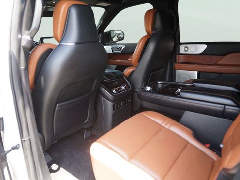 Used 2020 Lincoln Navigator Reserve w/ Luxury Package AWD/4WD image 12