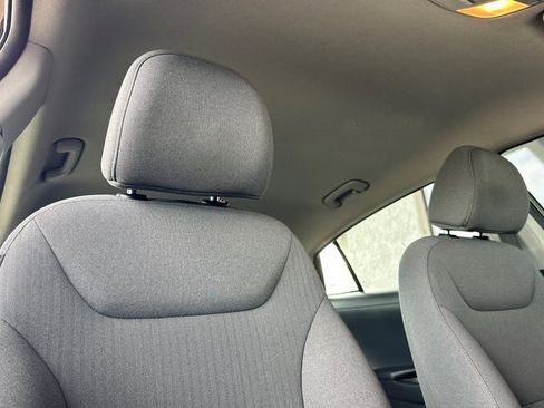 Used 2022 Hyundai Ioniq SE image 18