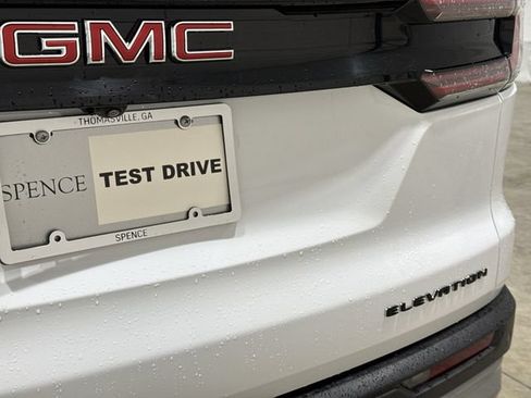 Used 2025 GMC Acadia Elevation w/ Elevation Premium Package FWD image 31