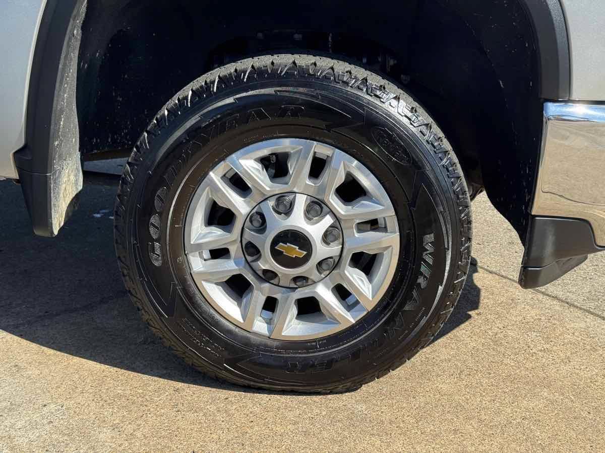 Used 2023 Chevrolet Silverado 2500 LT w/ Convenience Package AWD/4WD image 6