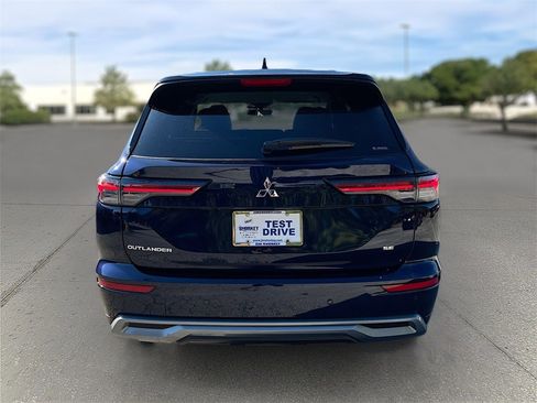 New 2025 Mitsubishi Outlander SE image 6