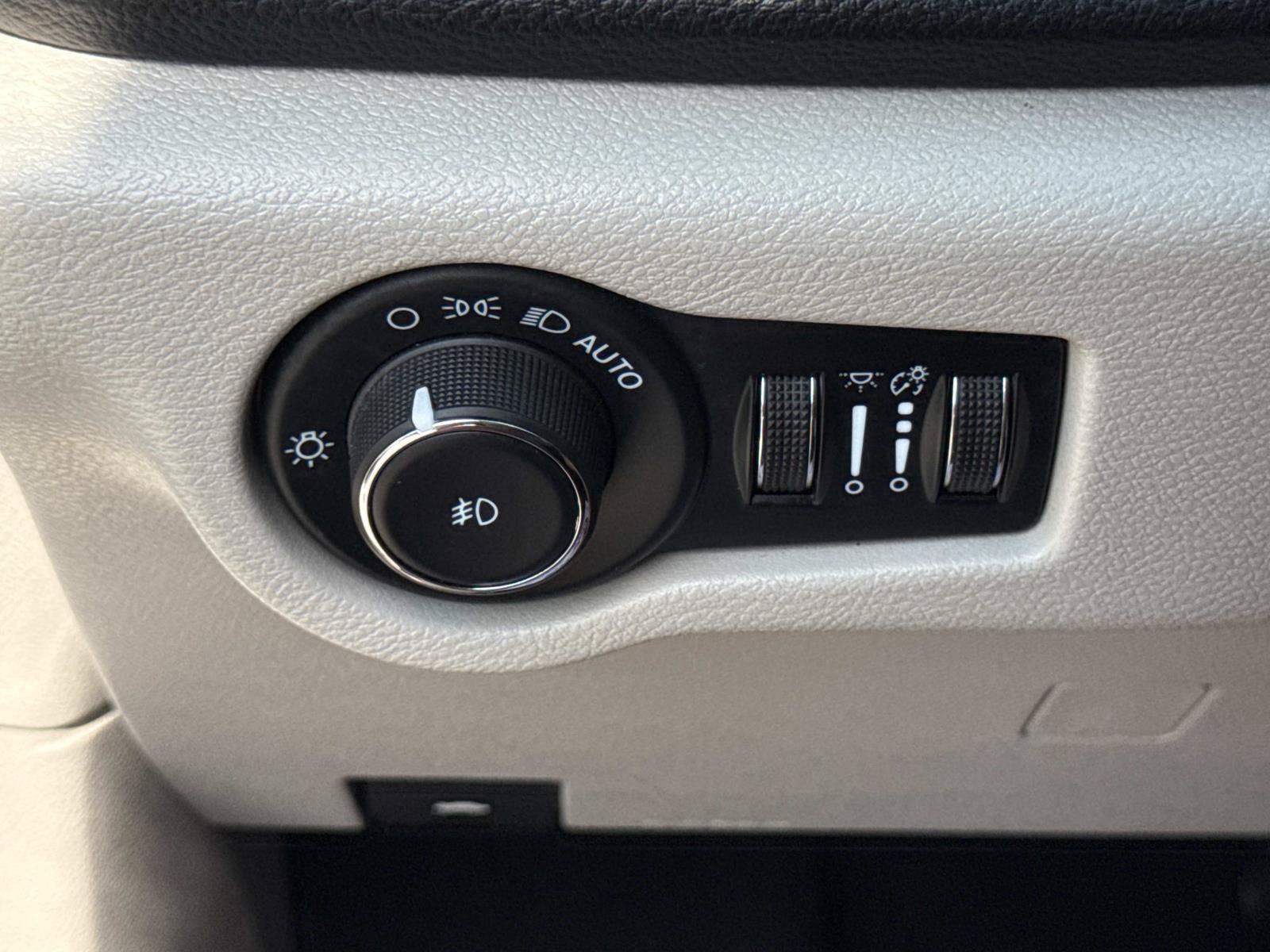 Certified 2024 Chrysler Pacifica Limited FWD image 20