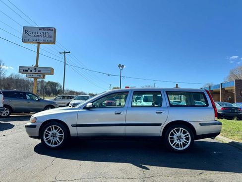 Used 2004 Volvo V70 2.5T image 8