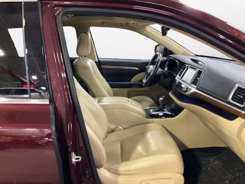 Used 2018 Toyota Highlander Limited image 15