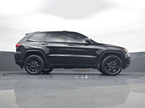 Used 2020 Jeep Grand Cherokee Altitude AWD/4WD image 24