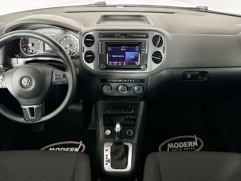 Used 2018 Volkswagen Tiguan Limited w/ Premium Package image 21