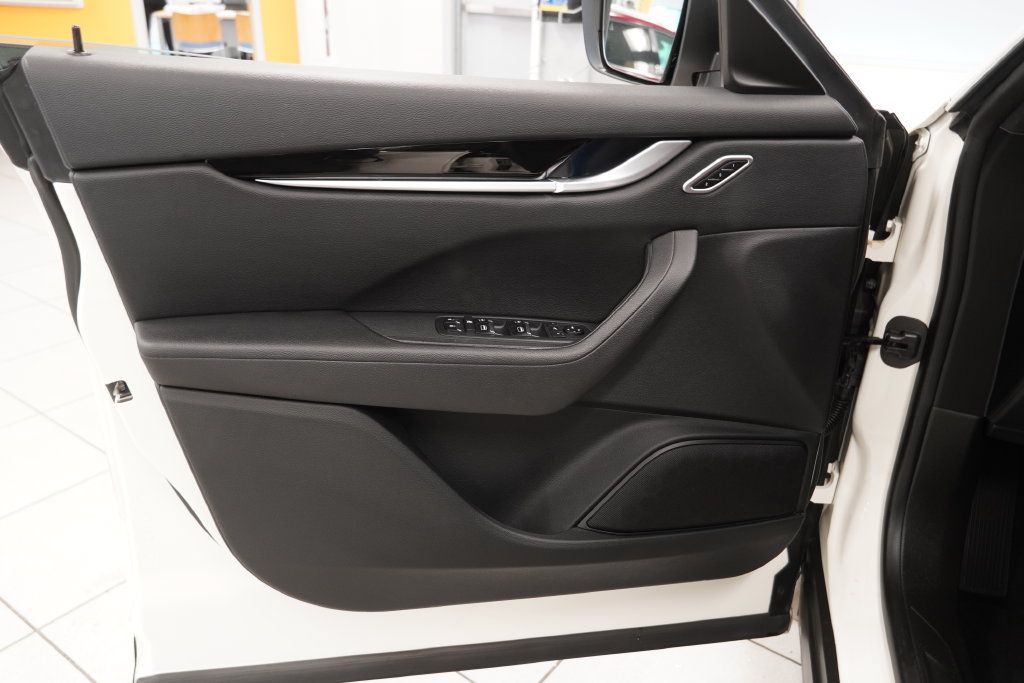 Used 2021 Maserati Levante AWD/4WD image 19