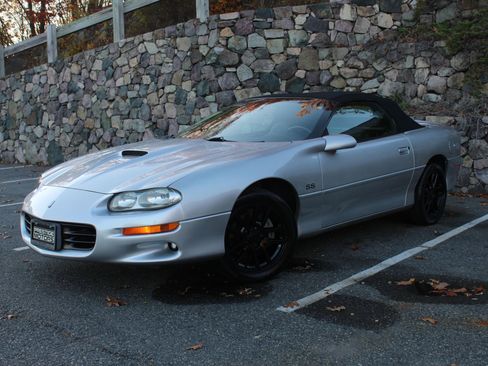 Used 2000 Chevrolet Camaro Z28 w/ SS Performance/Appearance Pkg image 2
