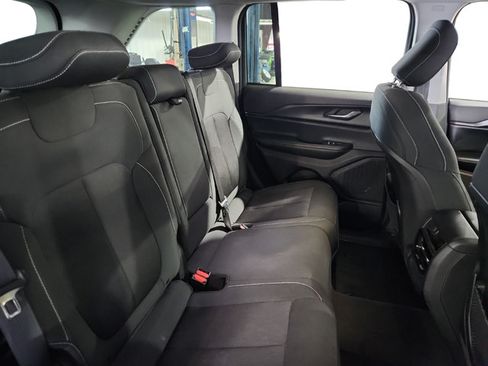 Used 2024 Jeep Grand Cherokee Laredo AWD/4WD image 22