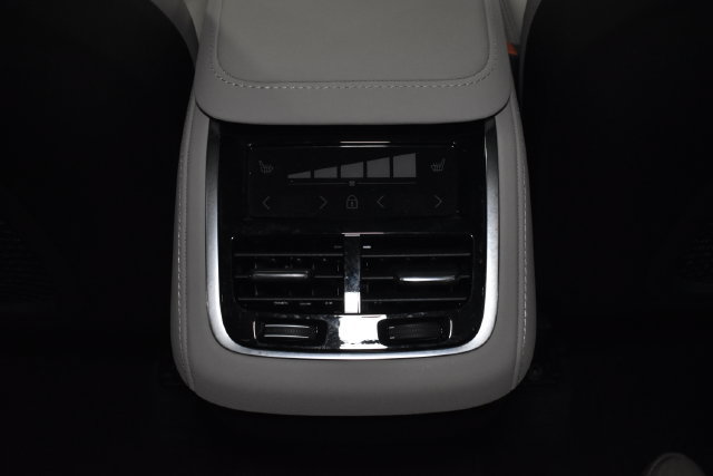 Used 2026 Volvo XC90 B6 Ultra w/ Lounge Package AWD/4WD image 38