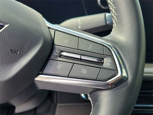 Used 2025 Chevrolet Traverse LT image 23