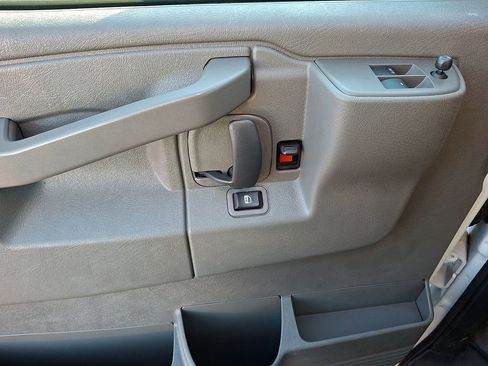 Used 2024 GMC Savana 2500 w/ Driver Convenience Package image 13