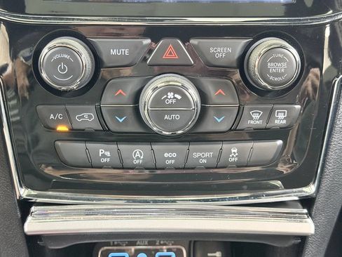 Used 2021 Jeep Grand Cherokee Laredo X AWD/4WD image 53