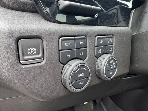 Certified 2025 Chevrolet Silverado 1500 High Country w/ High Country Premium Package AWD/4WD image 17