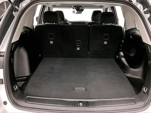 Used 2023 Jeep Grand Cherokee Laredo image 36