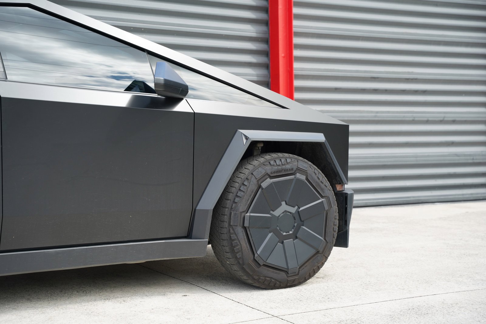 Used 2024 Tesla Cybertruck Cyberbeast AWD/4WD image 2
