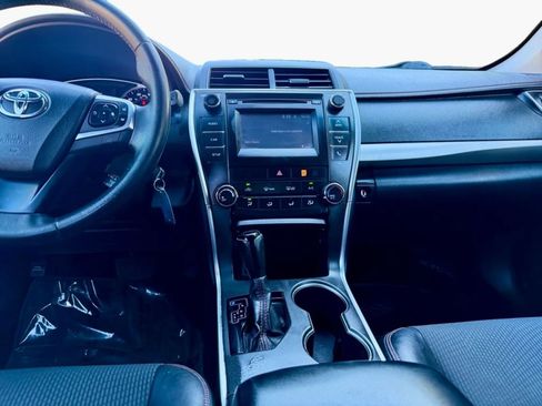 Used 2017 Toyota Camry SE image 12
