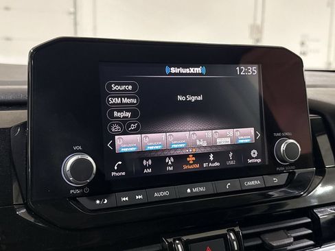 Used 2022 Nissan Pathfinder SV AWD/4WD image 14