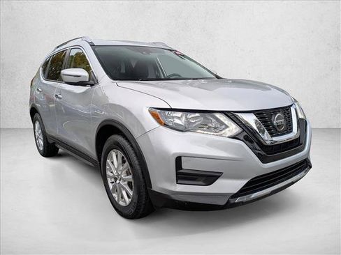 Used 2020 Nissan Rogue SV image 3