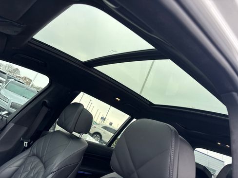 Used 2023 BMW X7 xDrive40i w/ M Sport Package image 25