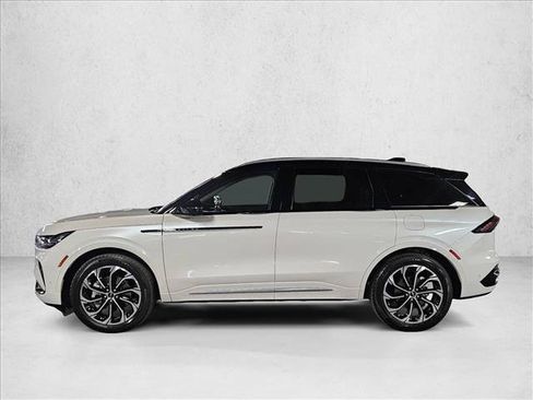 Used 2024 Lincoln Nautilus Reserve w/ Equipment Group 202A AWD/4WD image 9