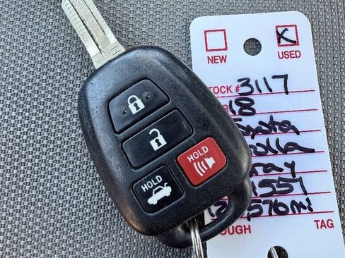 Used 2018 Toyota Corolla LE FWD image 48